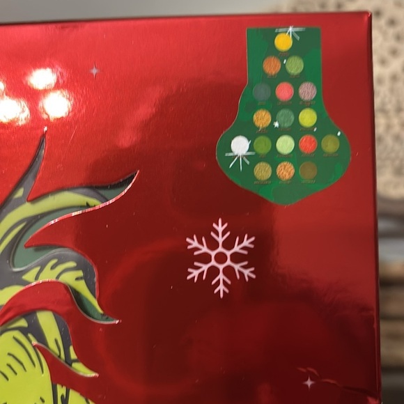NEW Revolution X Grinch Red Holiday Shadow Palette - Picture 5 of 11
